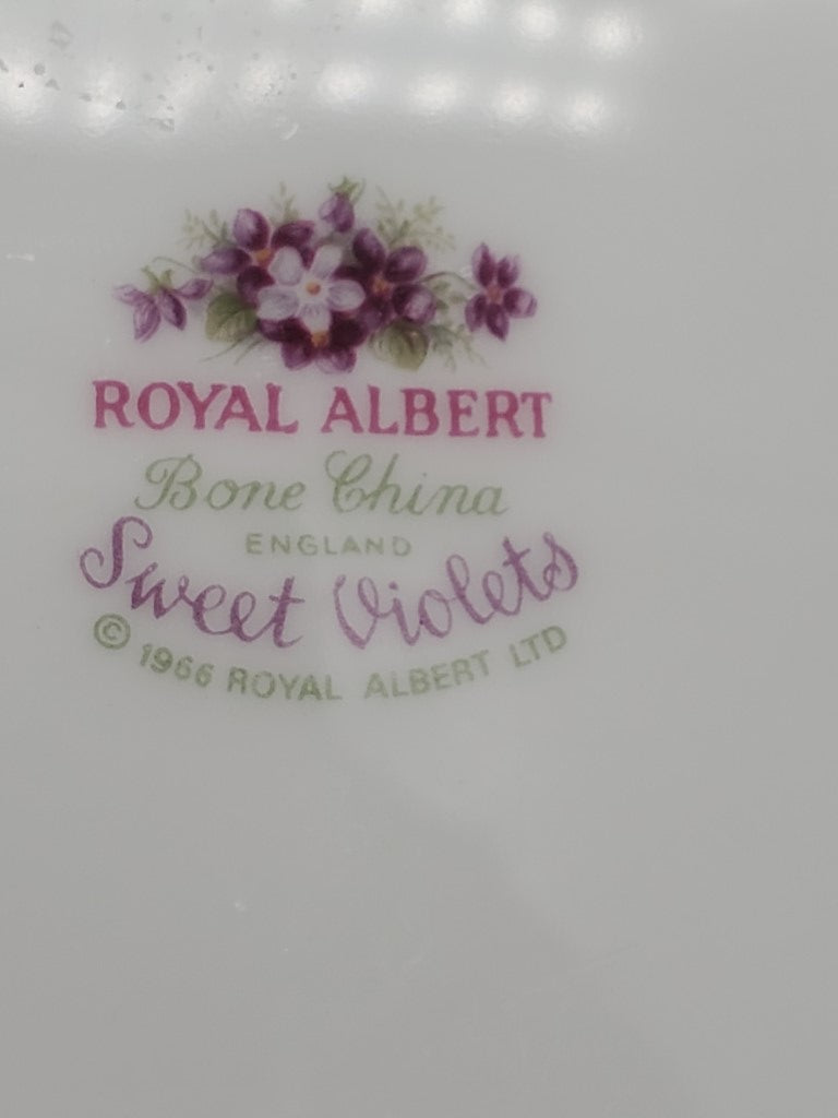 Set of 2 Royal Albert Sweet Violets Dinner Plates LK