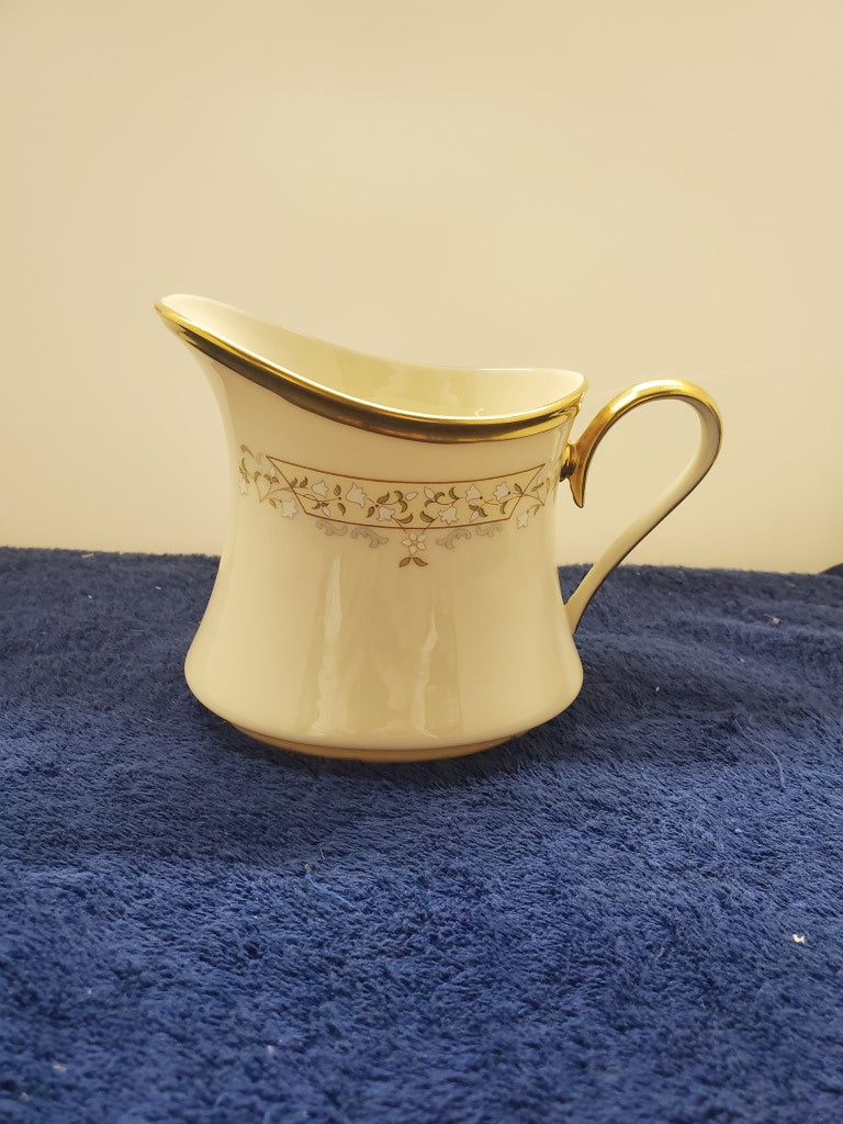 Lenox Meadow Song Creamer LK