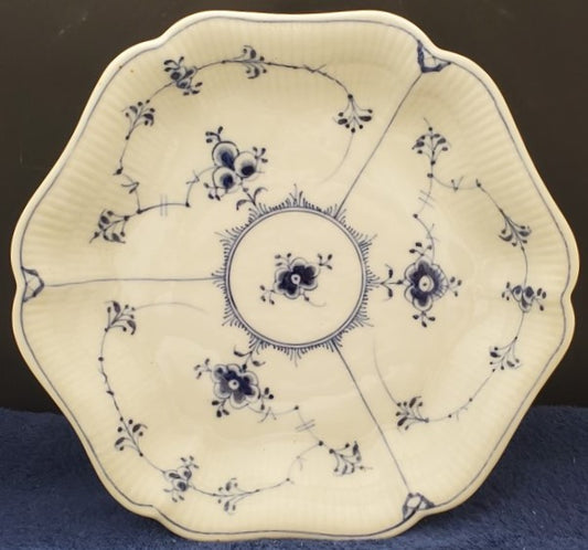 Royal Copenhagen Blue Fluted Plain Scalloped Dish (2195)