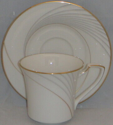 Set of 4 Noritake Golden Tide Flat Cup & Saucer Sets –