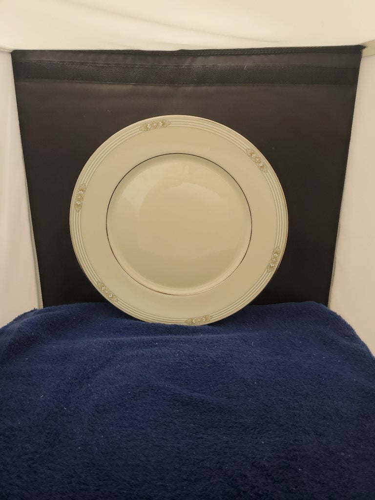 Set of 7 Lenox Silver Springs Dinner Plates LK