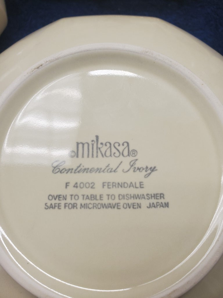 Mikasa Ferndale Hostess Set LK