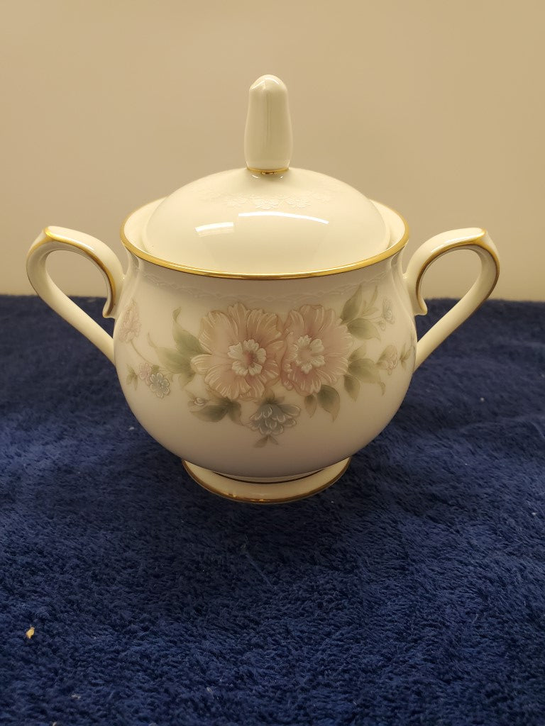 Noritake Ivanhoe Sugar Bowl with Lid LK