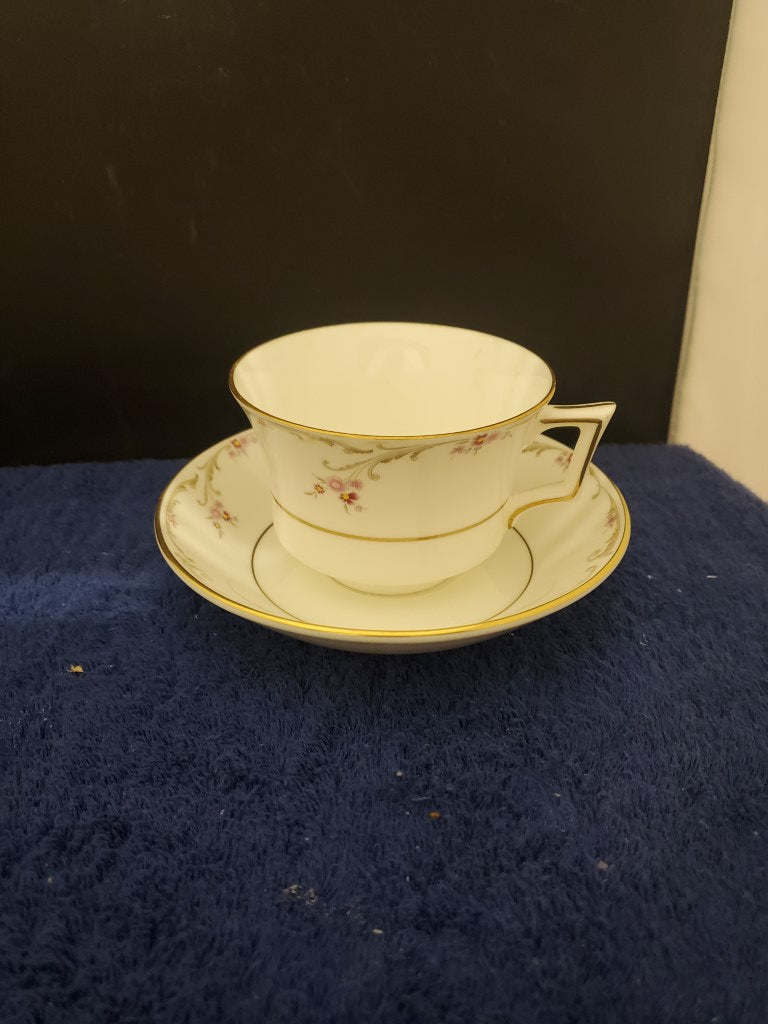 Set of 3 Wedgwood Carisbrooke Cup & Saucer Sets LK
