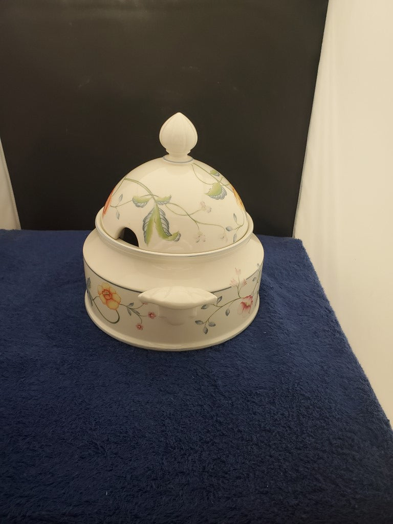 Villeroy & Boch Albertina Covered Vegetable Bowl