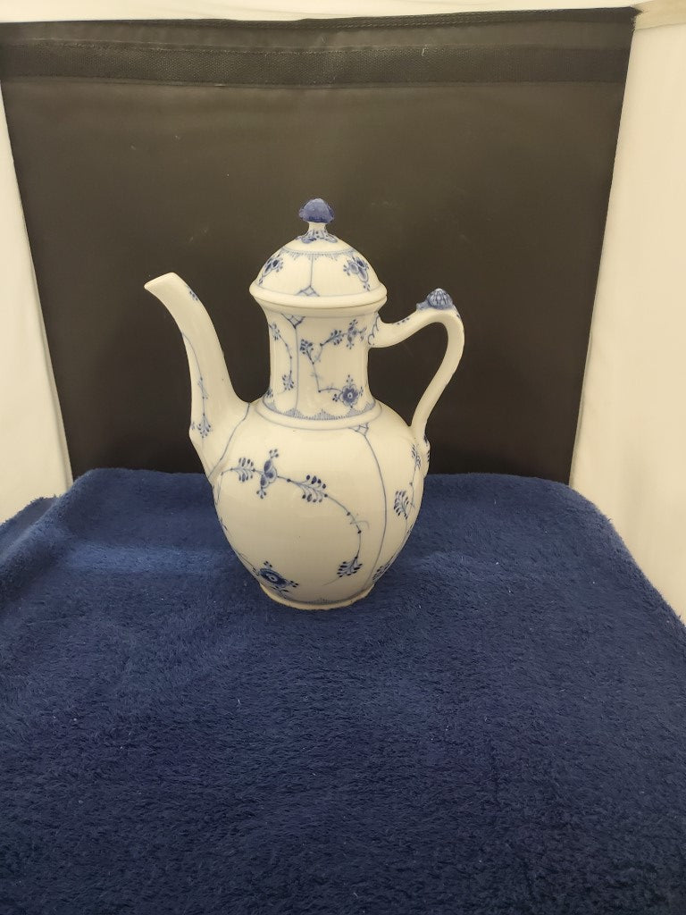 Royal Copenhagen Blue Fluted Plain Coffee Pot (48)