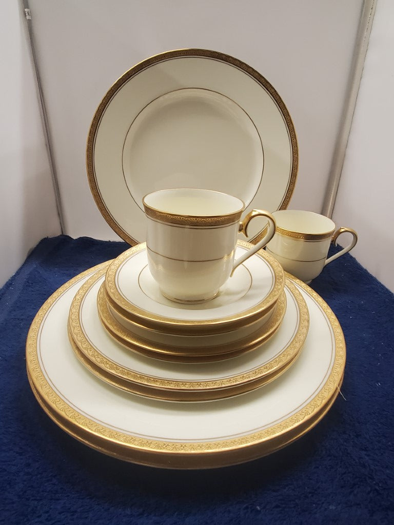 Noritake Canterbury 11 Piece Set LK