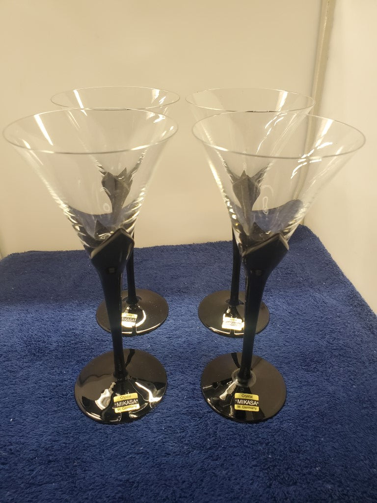 Set of 4 Mikasa Vogue Onyx WIne Glasses LK