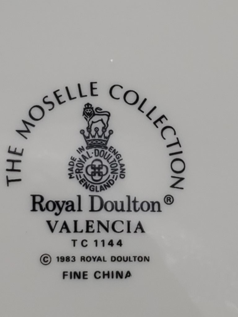 Royal Doulton Valencia 5 Piece Place Setting LK