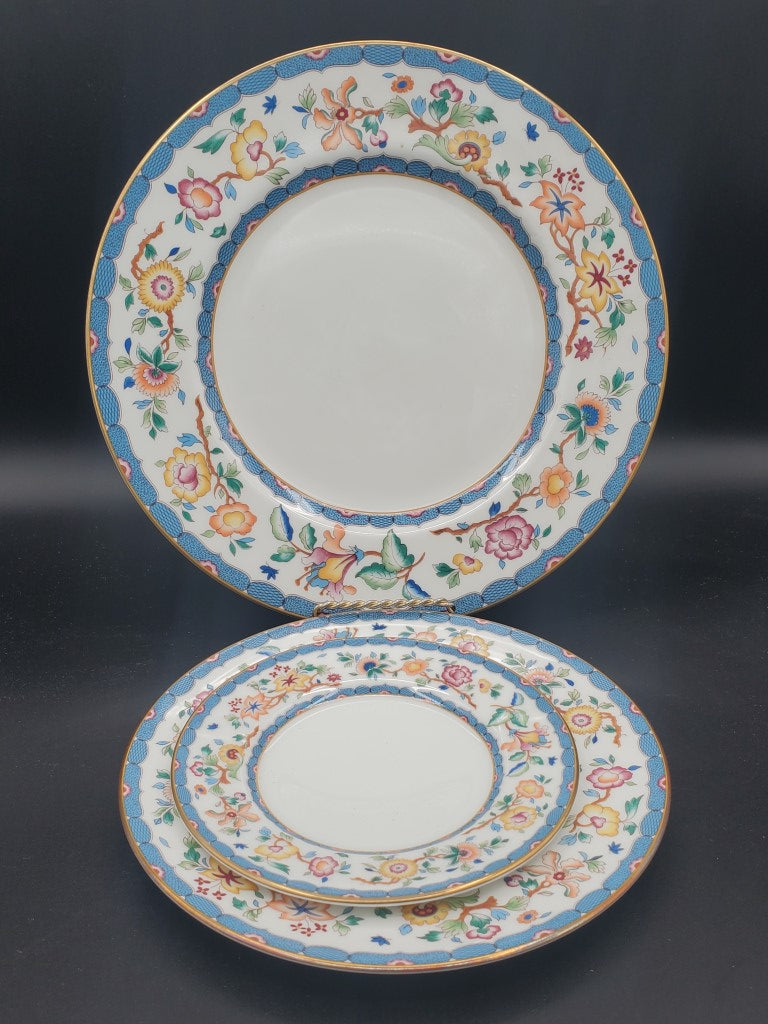 Wedgwood Harcourt Lot of 3 Pieces - Dinner Salad and Bread Plates LK