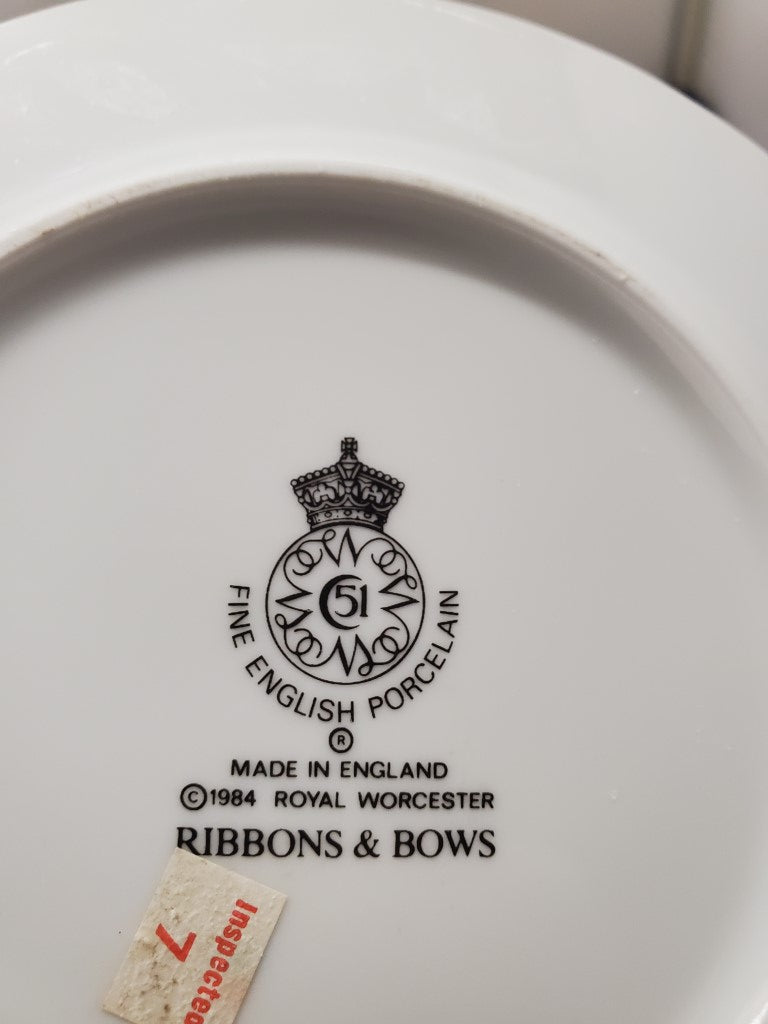 Set of 6 Royal Worcester Ribbons & Bows Bread & Butter Plates LK