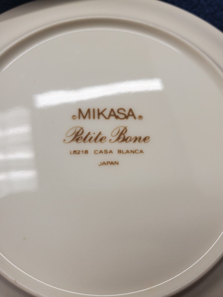 Set of 4 Mikasa Casa Blanca Dinner Plates LK