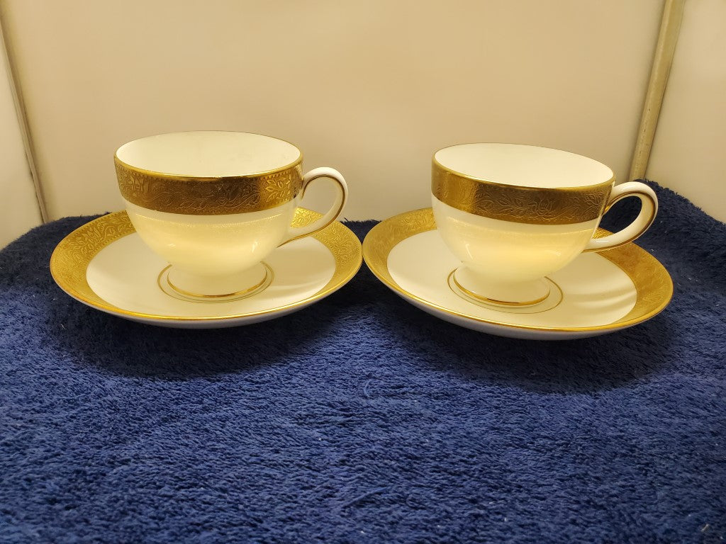 Set of 2 Wedgwood Ascot Cup & Saucer Sets LK