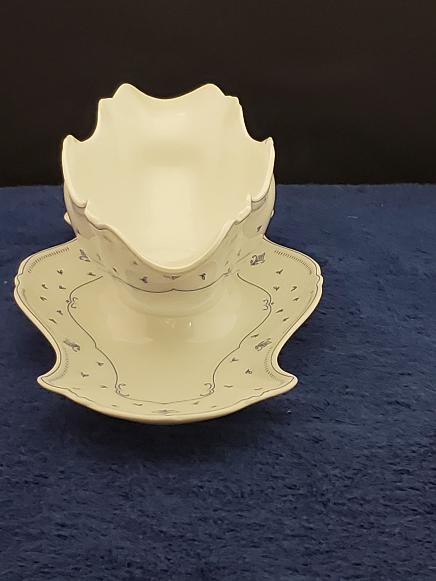 Tirschenreuth Fleur de Lis Gravy Boat with Attached Underplate