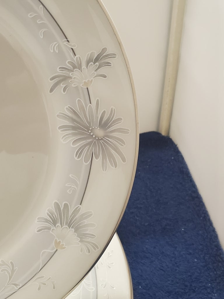 Set of 4 Royal Doulton Sonata Dinner Plates LK