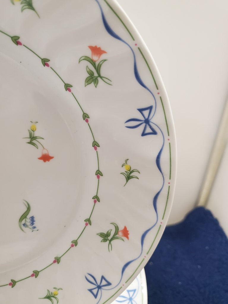 Set of 8 Royal Worcester Ribbons & Bows Salad Plates LK