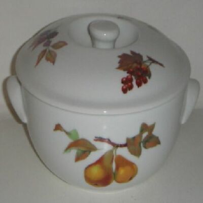 Royal Worcester Evesham Covered Casserole 1 QT