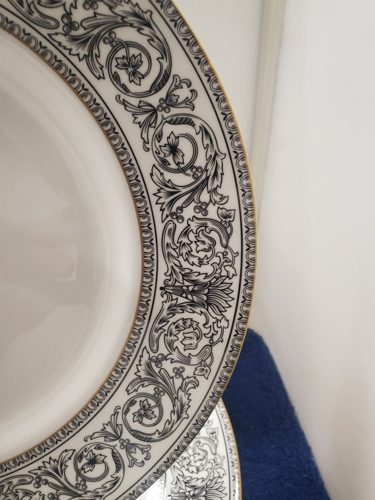 Set of 9 Royal Doulton Baronet Dinner Plates LK