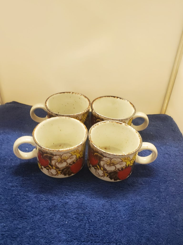 Set of 4 W R Midwinter Strawberry Cups LK