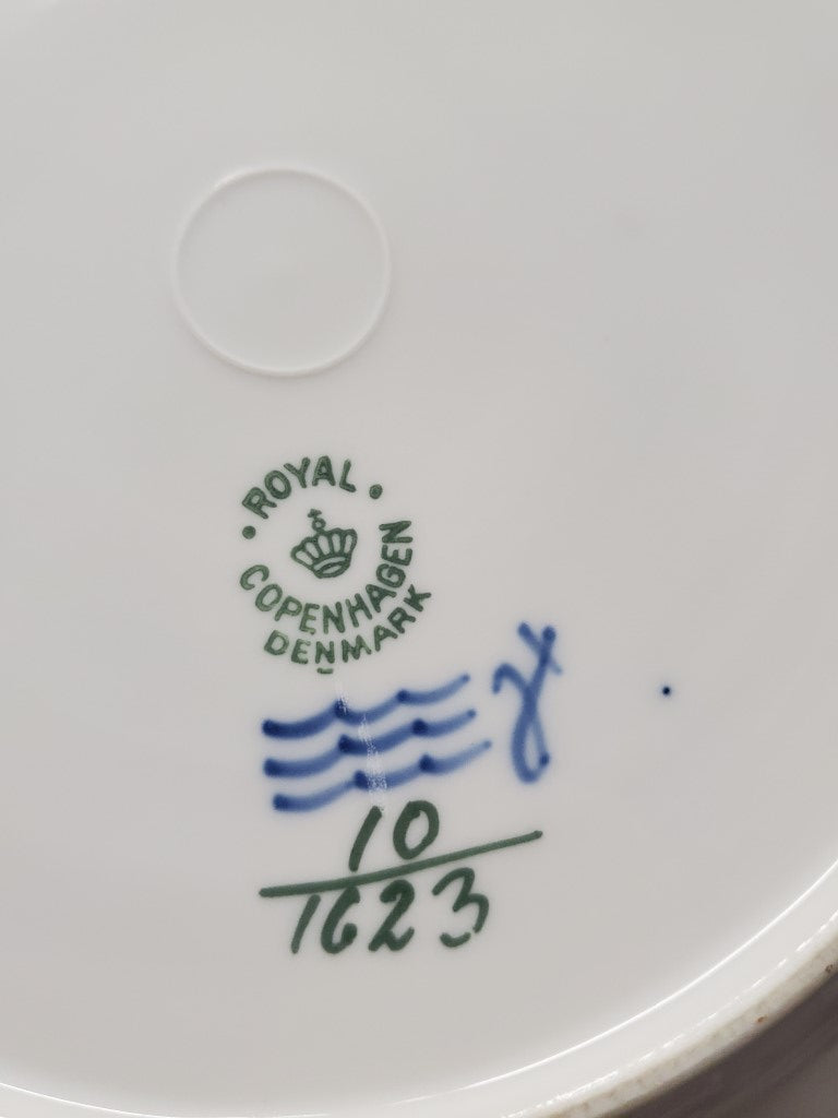 Royal Copenhagen Blue Flowers (Curved) Luncheon Plate (1623) JNM101625