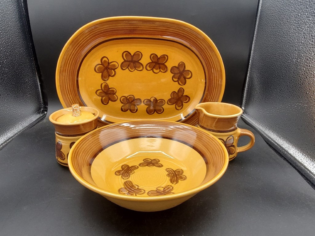 Metlox Poppytrail Vernon Carmel Hostess Set LK