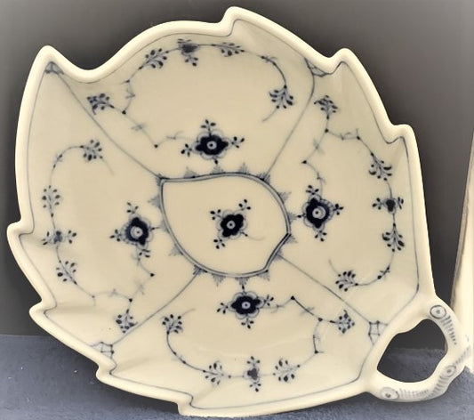 Royal Copenhagen Blue Fluted Plain Scalloped Leaf Dish (144)