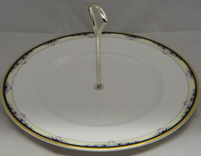 Royal Doulton Rhodes Round Serving Plate With Center Handle (Dp)