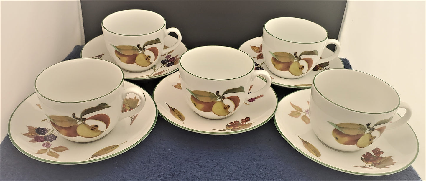 Set of 5 Royal Worcester Evesham Vale Cup & Saucer Sets