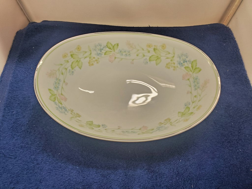 Noritake Essence 10" Oval Vegetable Bowl LK