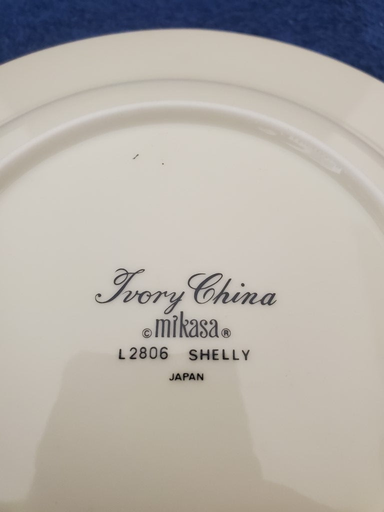Set of 11 Mikasa Shelly Rimmed Soup Bowls LK