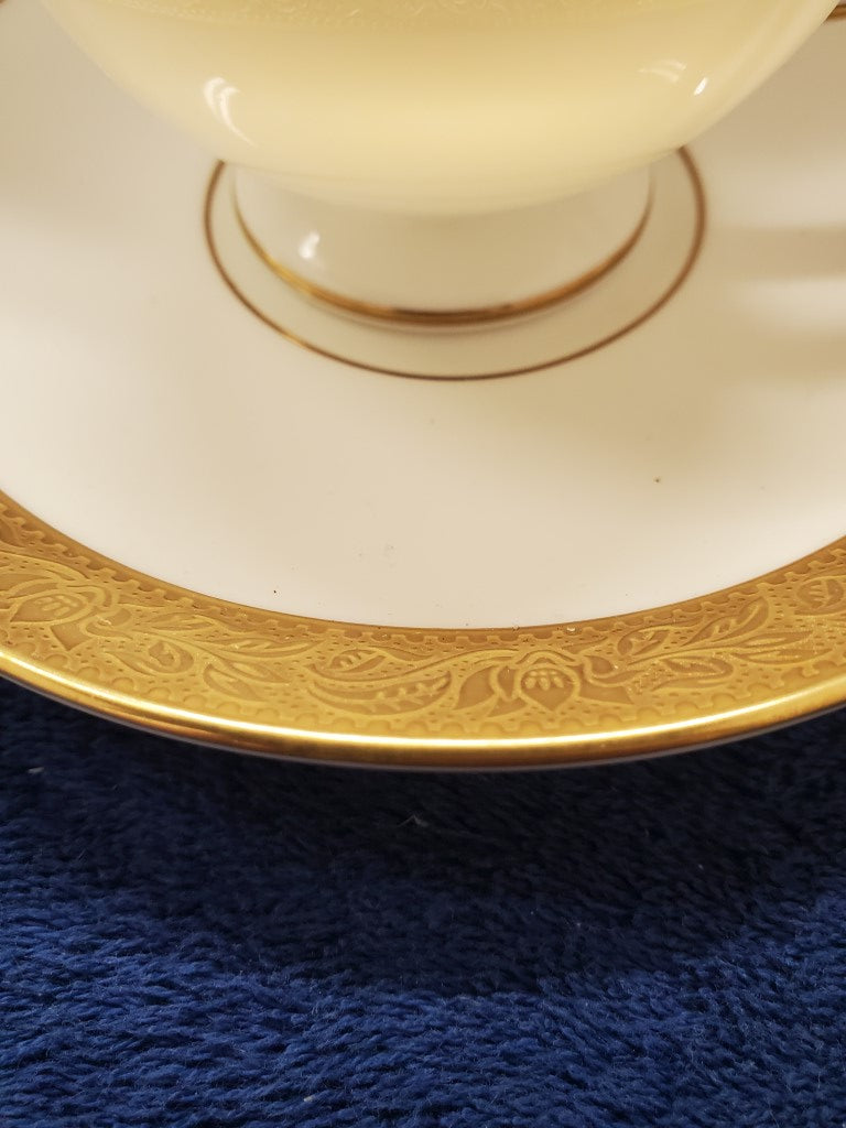 Set of 2 Wedgwood Ascot Cup & Saucer Sets LK
