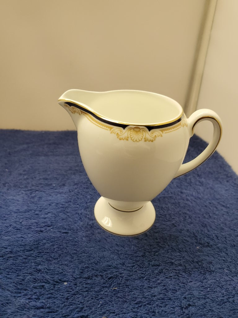 Wedgwood Cavendish Creamer (Globe) and Sugar Bowl & Lid (Globe)