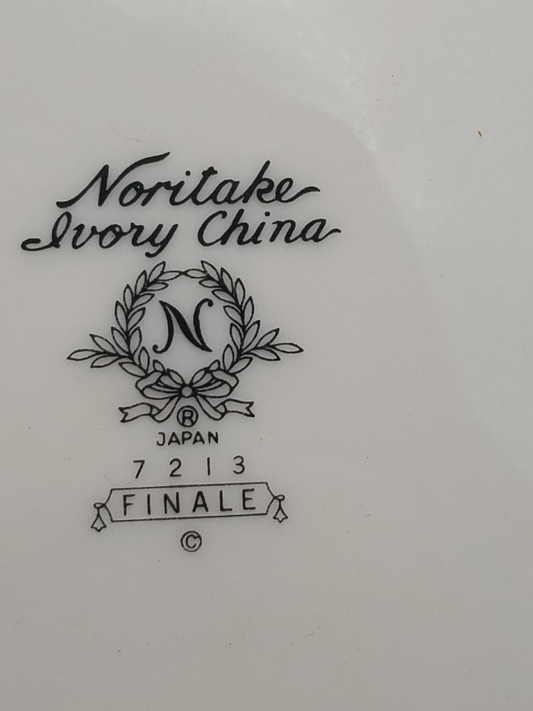 Set of 2 Noritake FInale Dinner Plates LK
