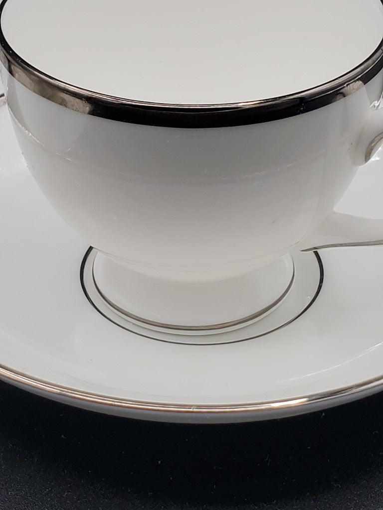 Set of 8 Wedgwood Carlyn Cup & Saucer Sets LK