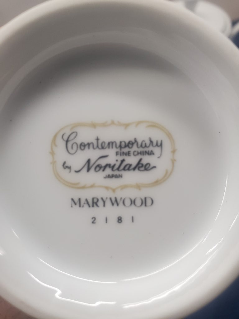 Noritake Marywood Sugar Bowl with Lid LK