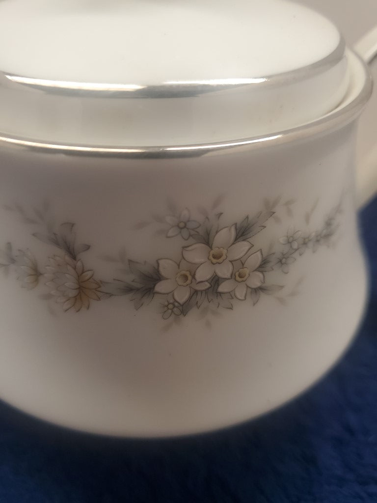 Noritake Melissa Creamer & Sugar Bowl with Lid LK