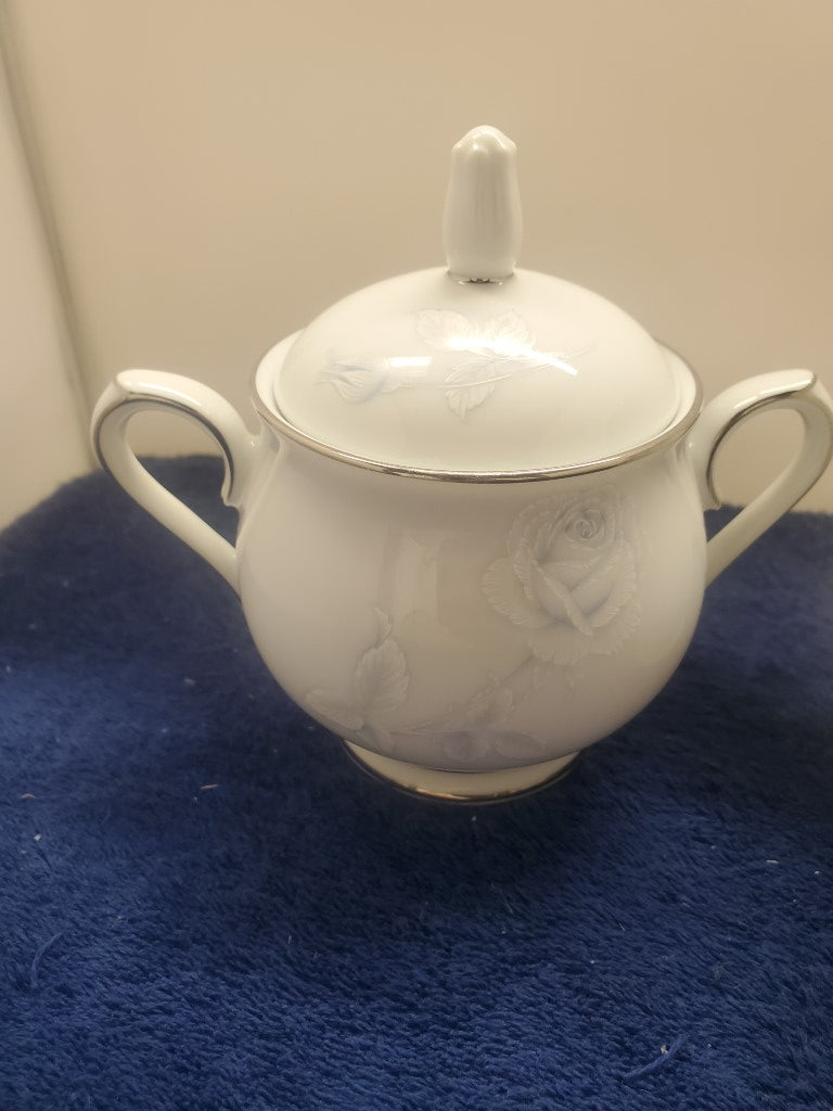 Noritake Virtue Creamer & Sugar Bowl with Lid LK