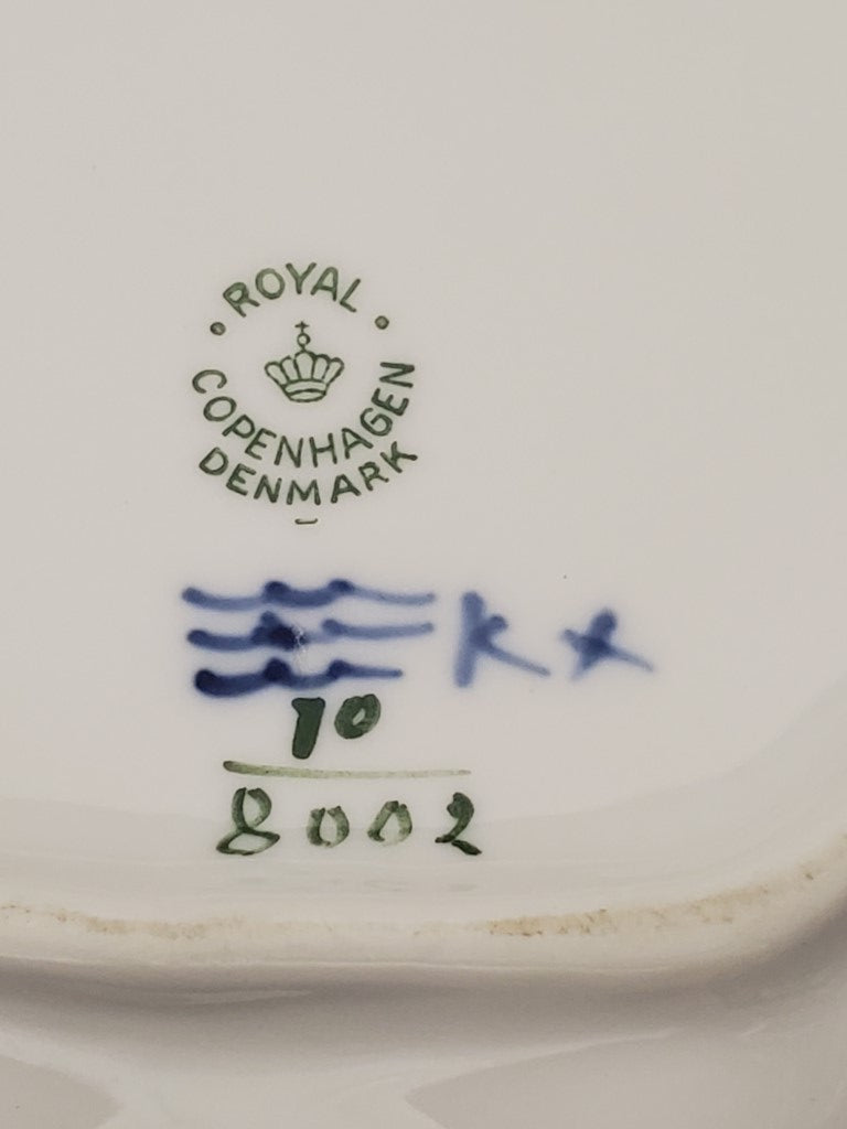 Royal Copenhagen Blue Flowers Braided Leaf Dish 8002 (Imperfect)