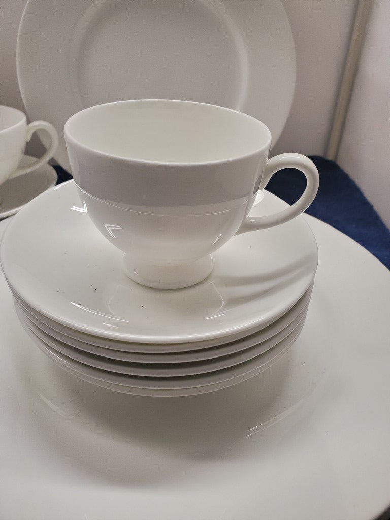 Wedgwood White Lot of 12 Pieces LK