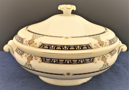 Wedgwood Highgrove Covered Vegetable Bowl