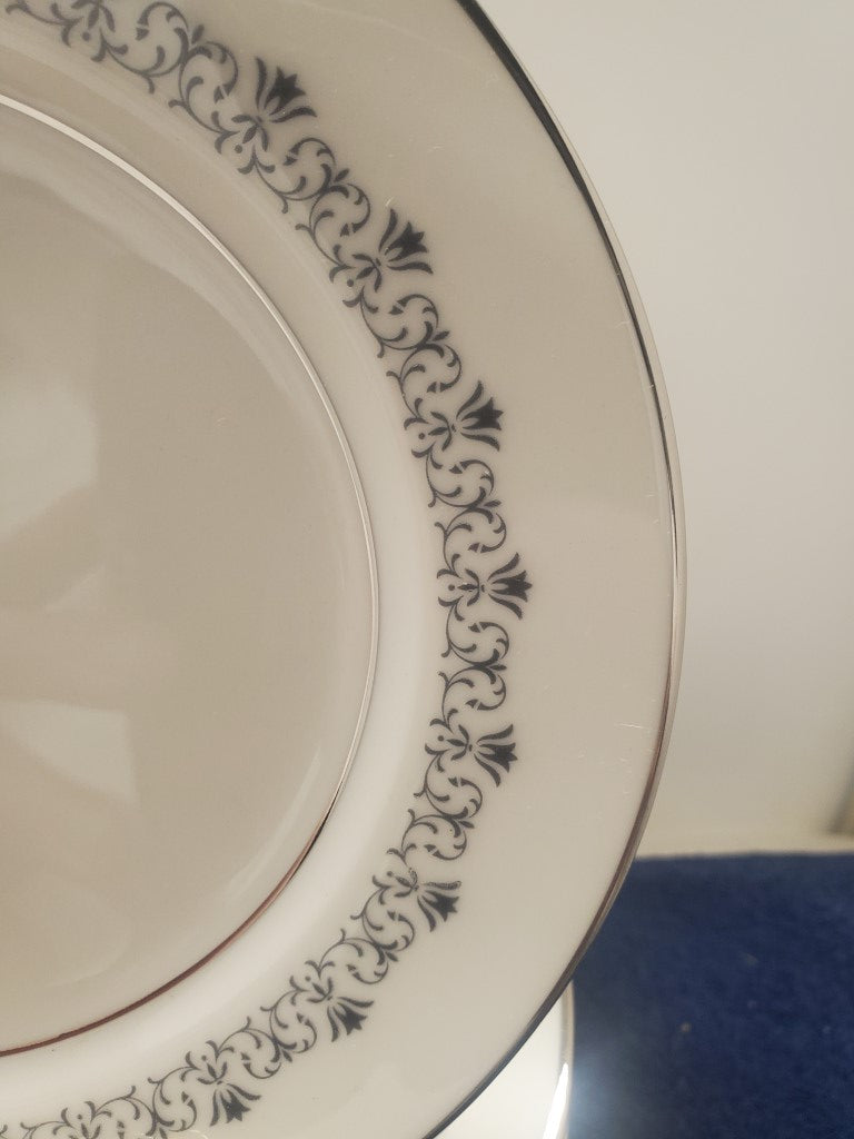 Set of 8 Noritake Geri Dinner Plates LK
