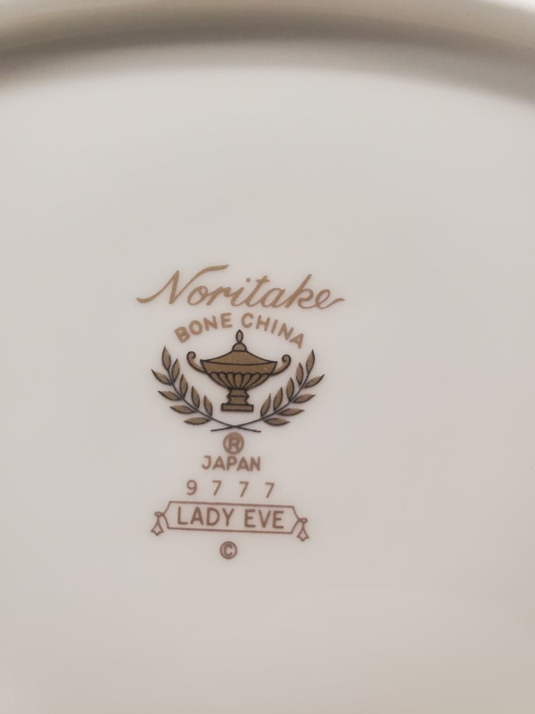Noritake Lady Eve Gravy Boat with Lid and Underplate LK