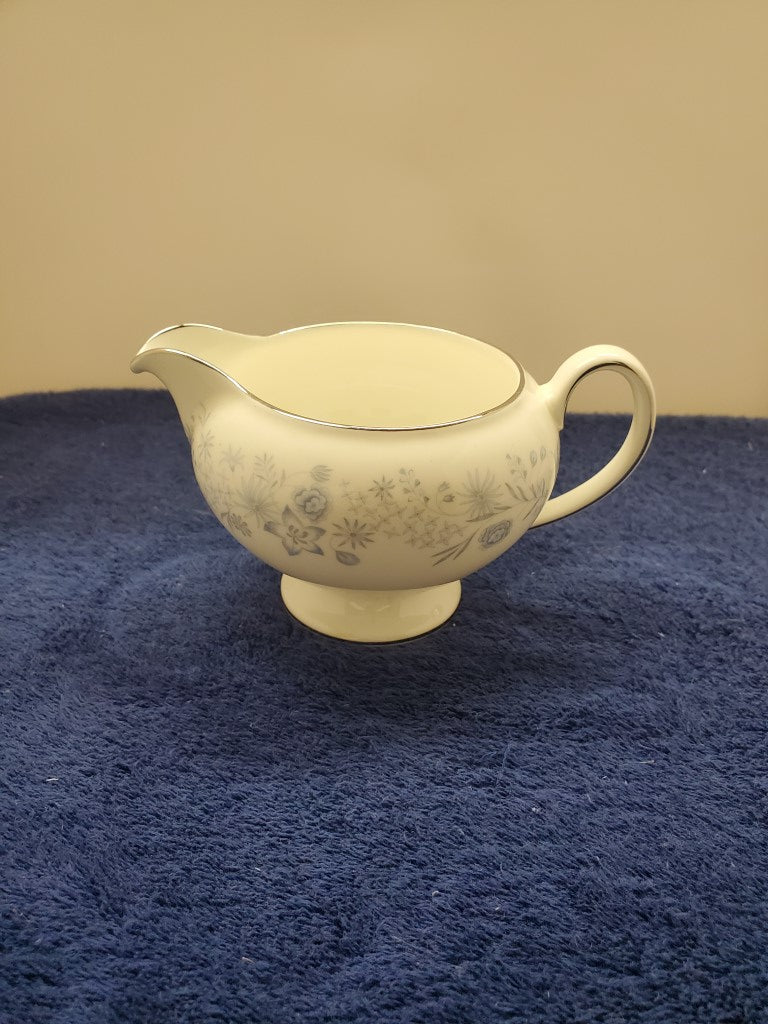 Wedgwood Belle Fleur Creamer (146)