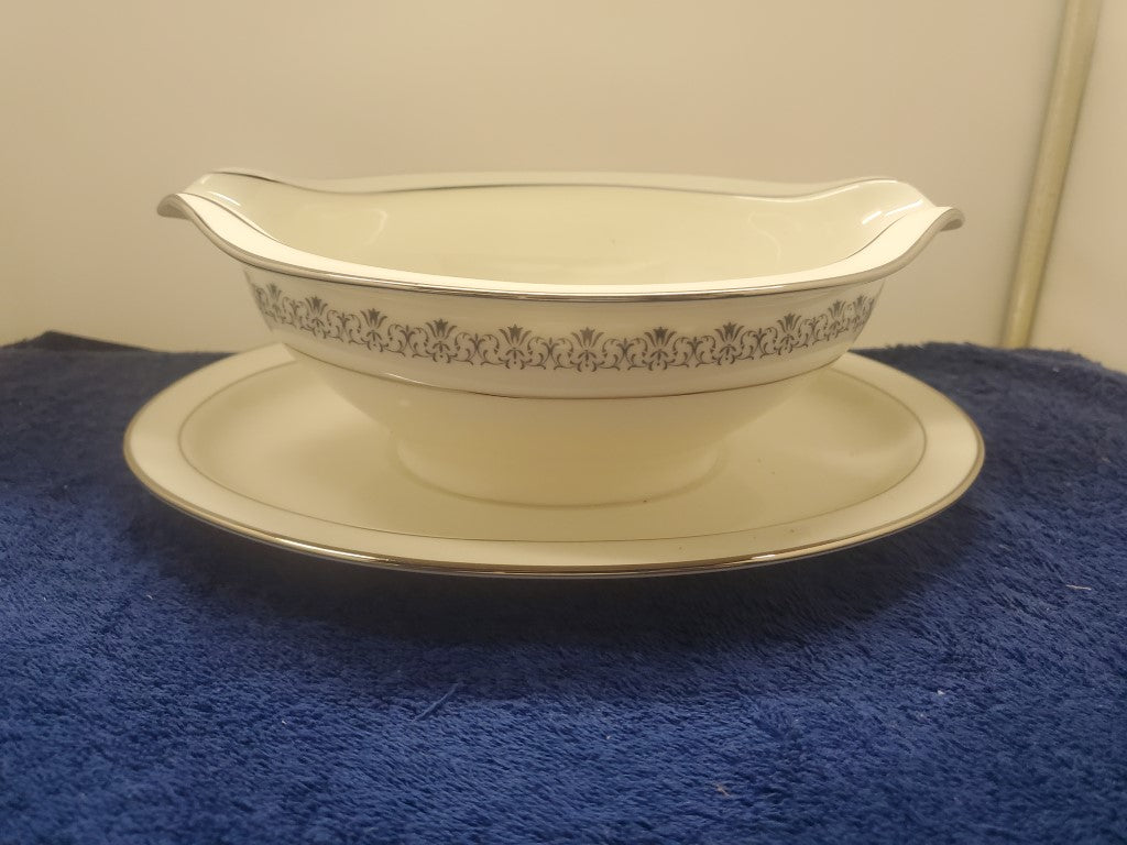Noritake Geri Gravy Boat with Attached Underplate LK
