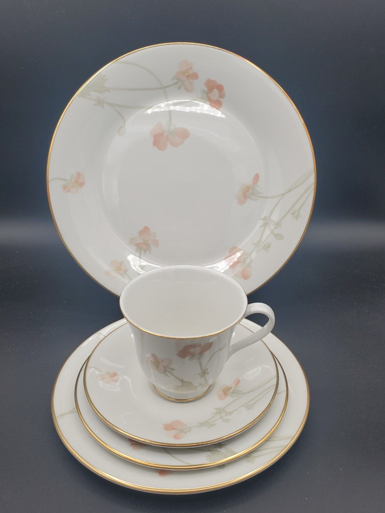 Royal Doulton Harmony 4 - 5 Piece Place Setting LK
