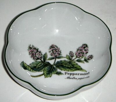 Royal Worcester Worcester Herbs (Green Trim) Round Scalloped Bowl (Peppermint)
