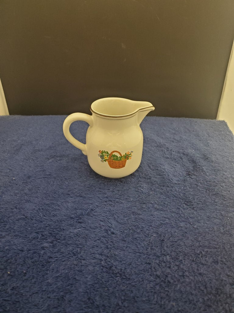 Villeroy & Boch Design Naif Creamer