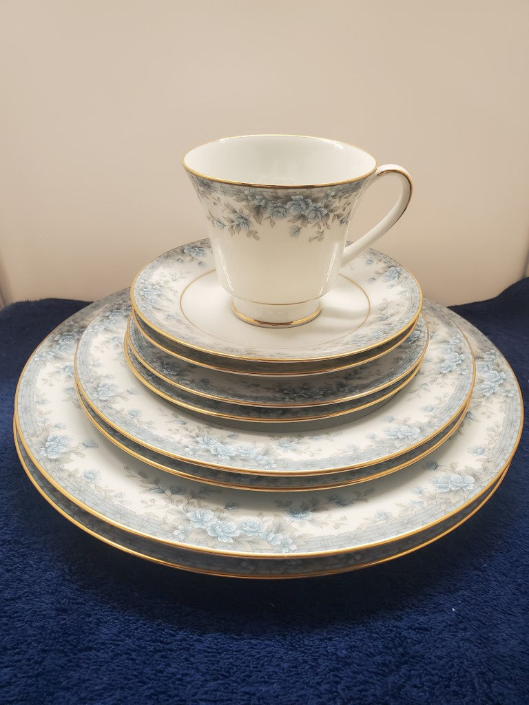 Noritake Avalon 9 Piece Set LK