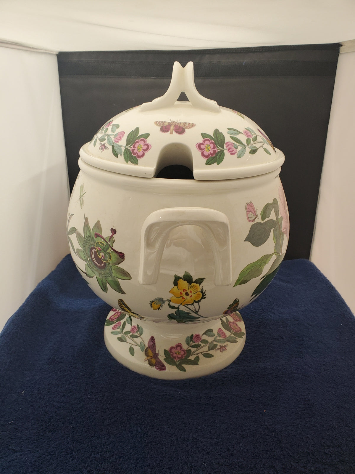 Portmeirion Botanic Garden Tureen & Lid (Passion Flower/Shrubby Peony)