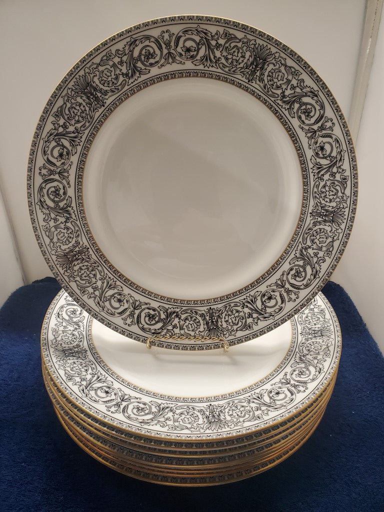 Set of 9 Royal Doulton Baronet Dinner Plates LK